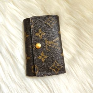 *SOLD* Louis Vuitton 6 Key Holder
